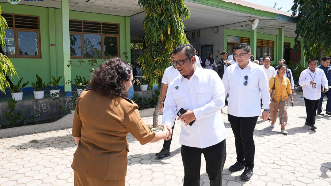 BGN Bengkulu Tengah Bersama BPOM dan PCO RI Tinjau Pelaksanaan MBG di Kupang